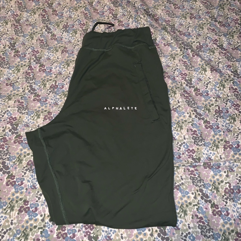 Alphalete Premium Joggers (Olive)